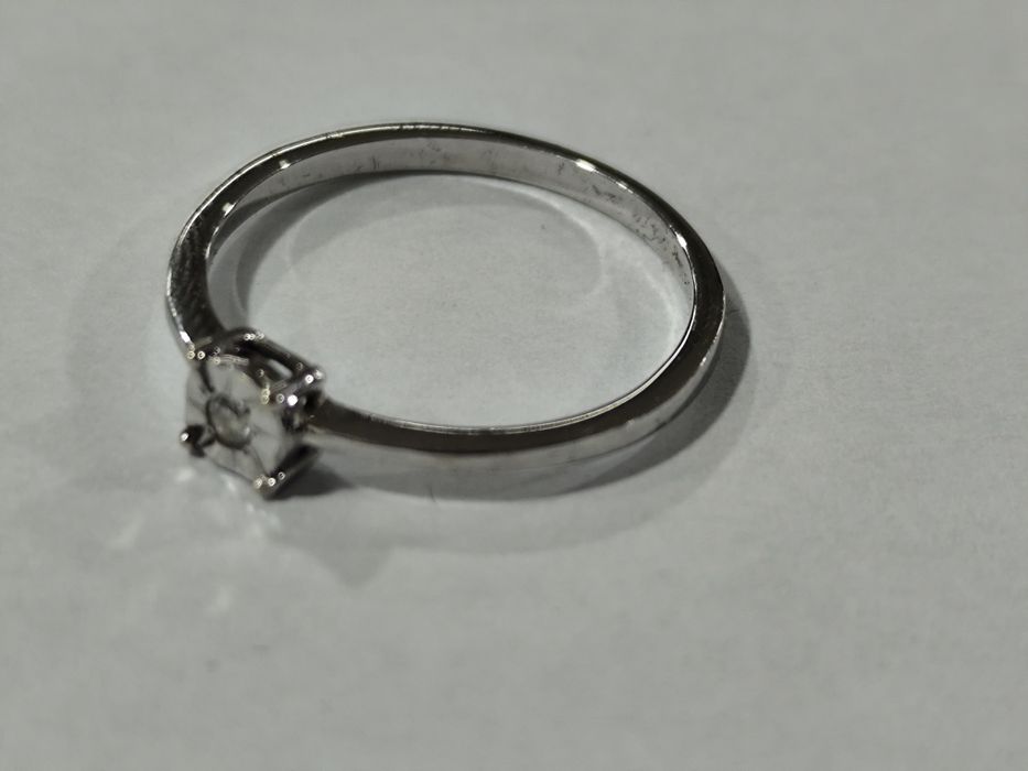 Пръстен бяло злато с Диамант