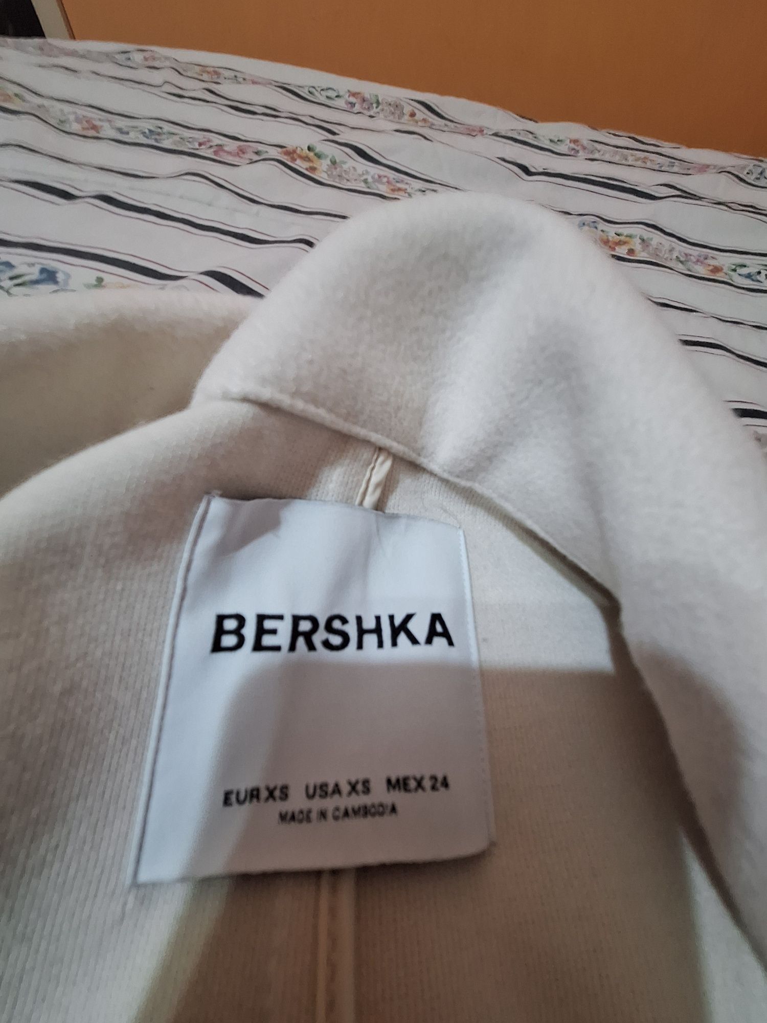 Манто Bershka S размер