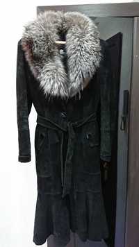 Замшевое демисезонное пальто с чернобуркой