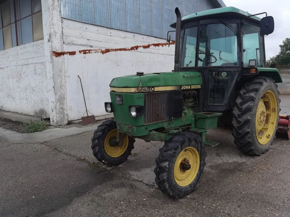 John Deere 2450 John Deere 2450, 70 cp, tractiune spate ,an 1990, stare de funcționare