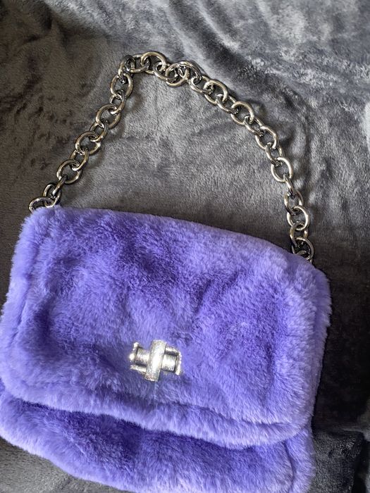 Bershka плюшена чанта