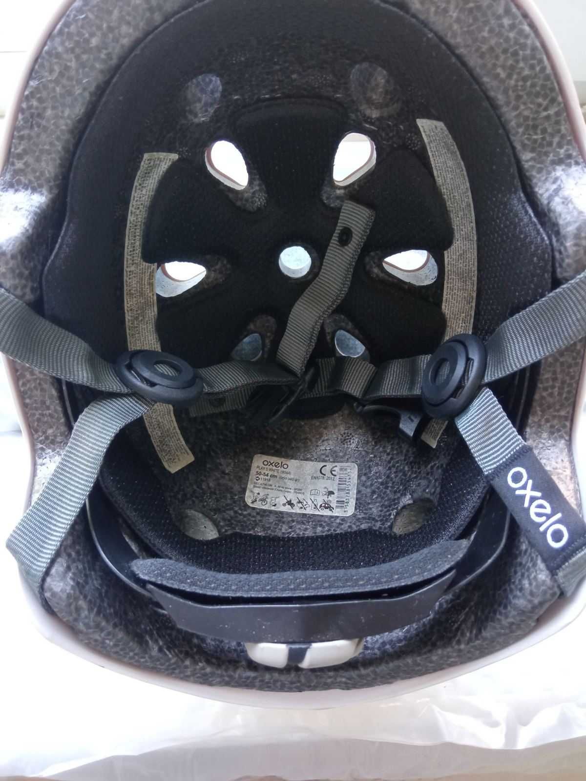 Продавам и каска Oxelo,  размер 50-54см.