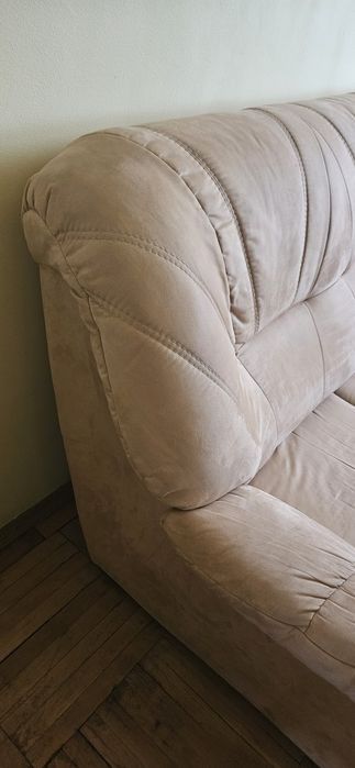 Set canapea extensibilă 3 locuri + 2 fotolii , piele întoarsă bej .