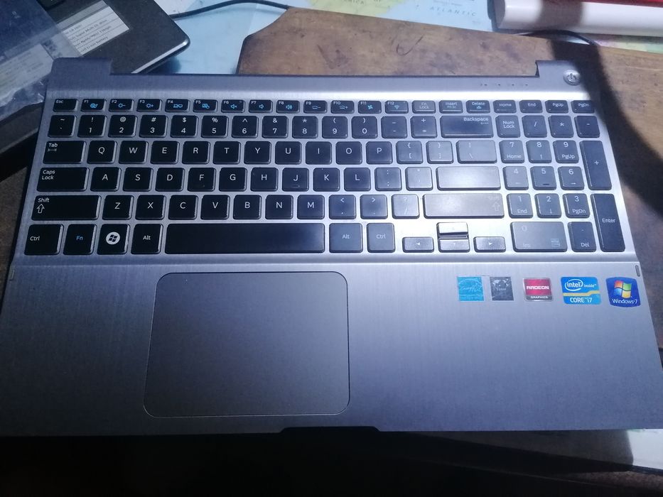Tastatură Samsung NP700Z5A NP700Z5B NP700Z5B cu ramă  (luminează)