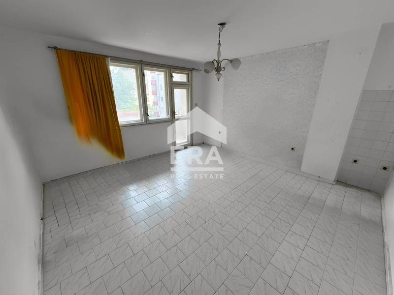 Продава се Двустаен апартамент в Варна, Цветен квартал - 64 кв.м за 1711 €/кв.м - Снимка #1