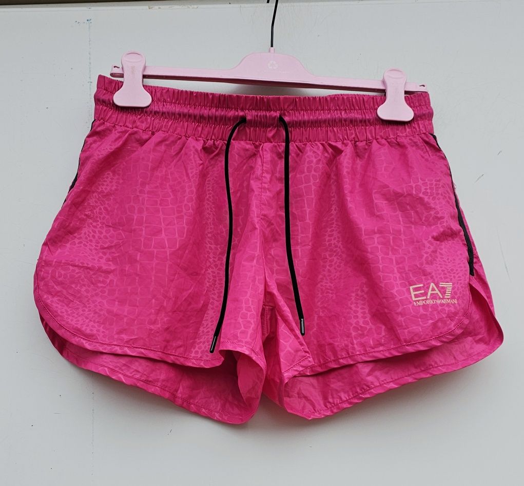 Emporio Armani оригинални нови  дамски къси панталонки Л размер