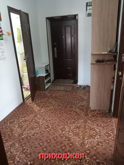 Продаётся 3х комн квартира на 1этаже высоко потолочный с двориком