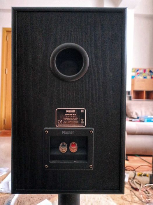 Pachet boxe Magnat Monitor S30 si stative Sonorus SP 100