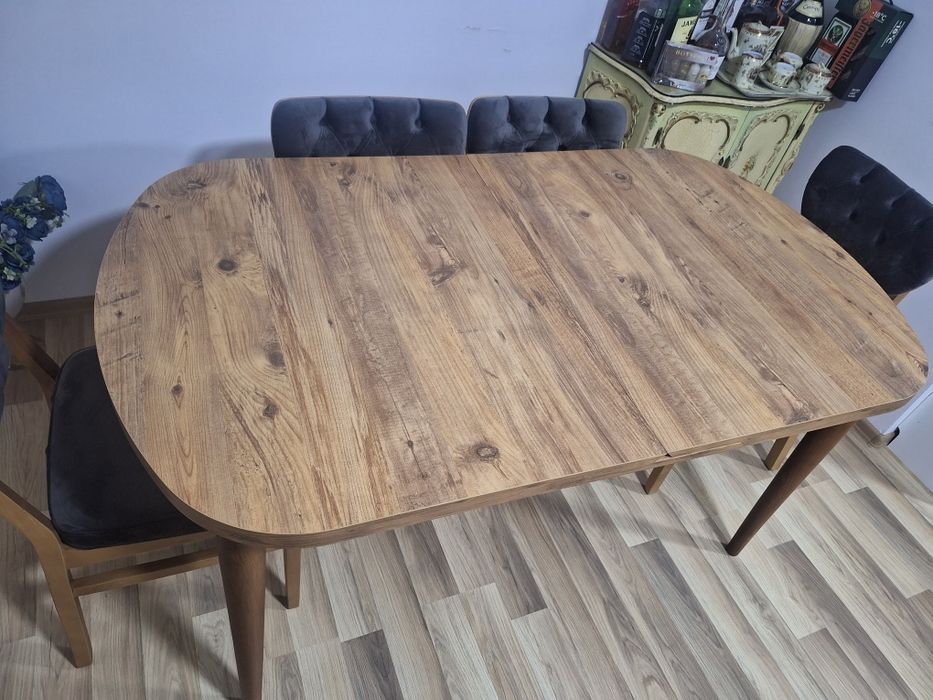 Кухненска маса с 6 стола и ниска холна маса