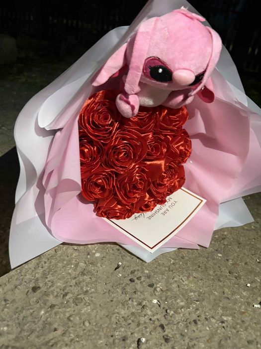 Buchet de trandafiri din satin