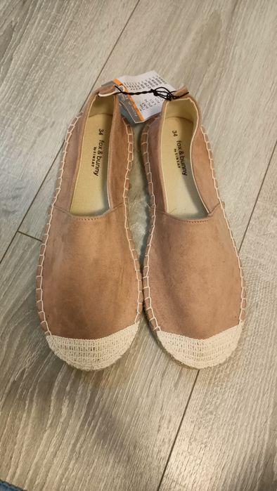 Tenesi noi cu talpa joasa