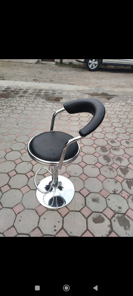 Барный  стулья и стол