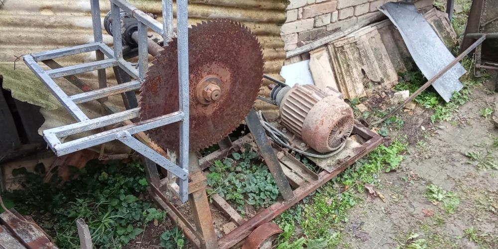 Подвижен циркуляр за рязане на дърва