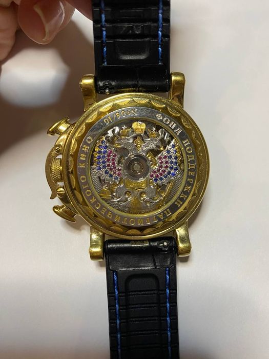 Редкие часы ручной работы.