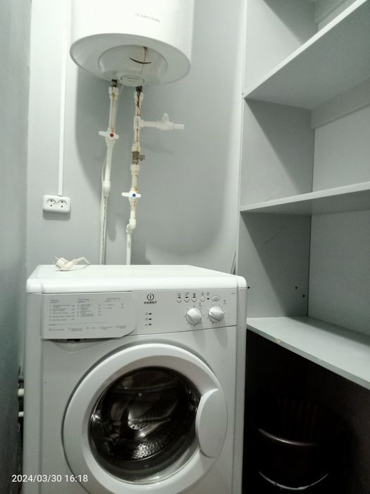 Сдаю -2-х.ком.кв  на 4 мкр.