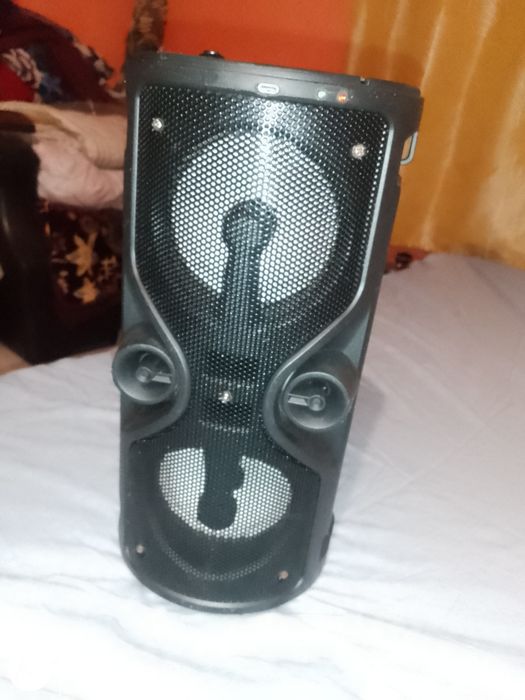 Vând boxă portabilă