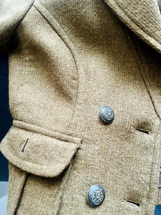 Черно сако, панталон, гащеризон и вълнено сако (женски)