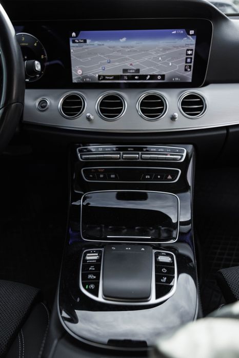 Mercedes Benz - 45 хил. Км. 2021 година от Силвър Стар W1K2132041A9754