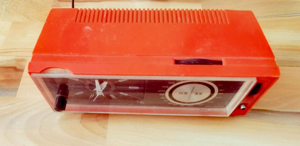 Radio cu ceas Universum retro vintage colecție anii 70 foarte rar