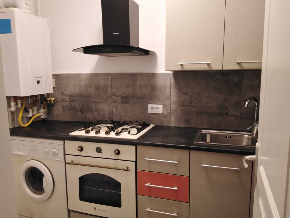 Apartament cu 2 camere de închiriat.