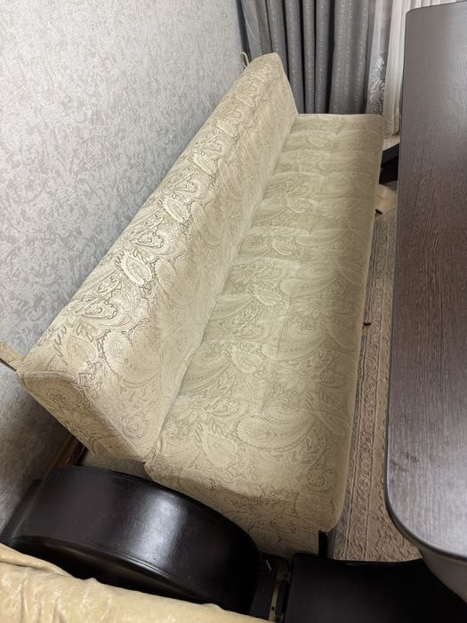 Диван трансформер со встроенным столом