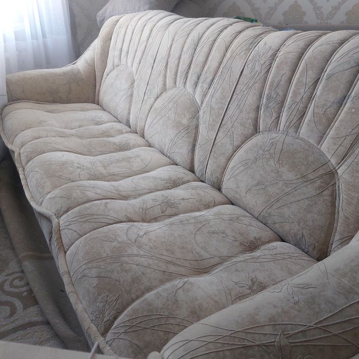 Диван ұсталған  жаңасын алдым  сол үшін  сатамын