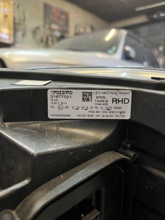десен фар VOLVO V40 2016/2019