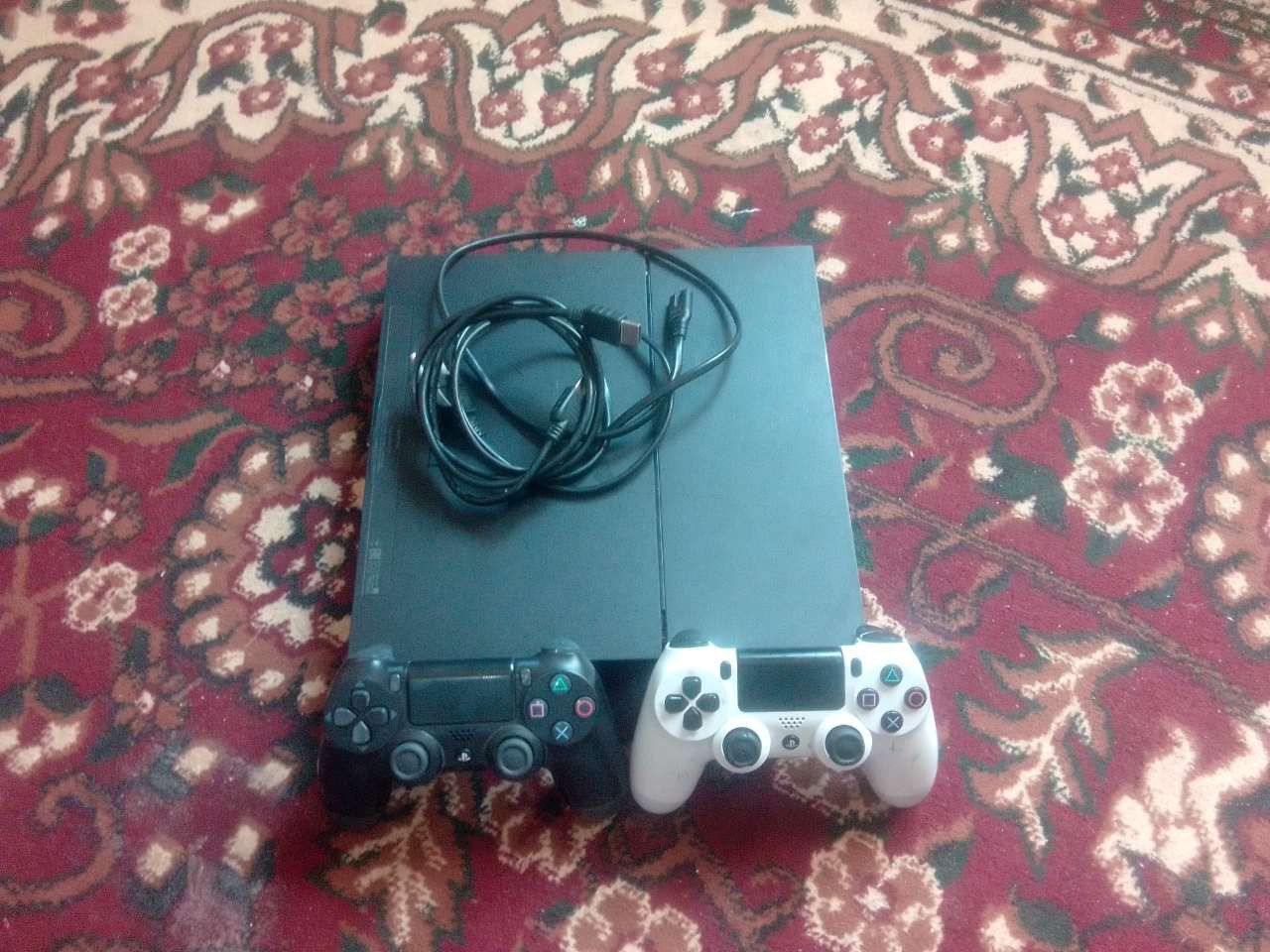 PS4 sotiladi ajoyib xolatda