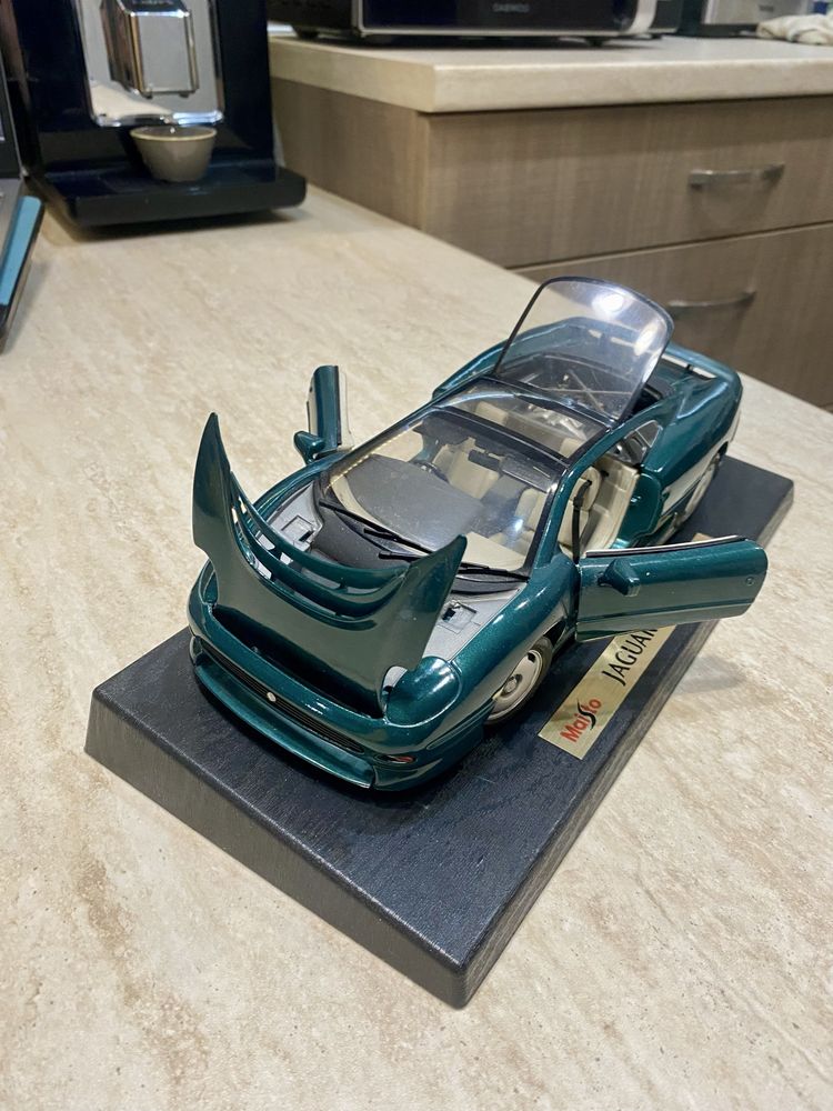 Jaguar XD 220 1992 Maisto, 1:18 размер, дължина 27 см