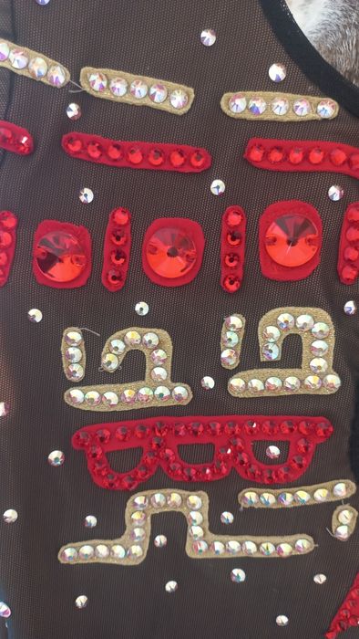 Продавам трико за художествена гимнастика