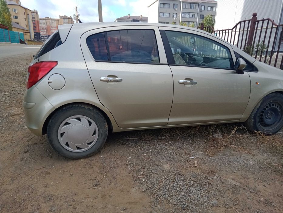 Продам машину Опель Корсо