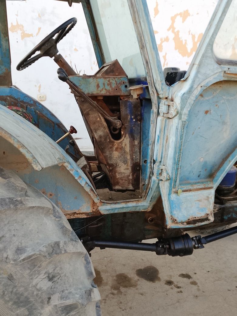 Belarus traktor toʻrt oyoq vidushi