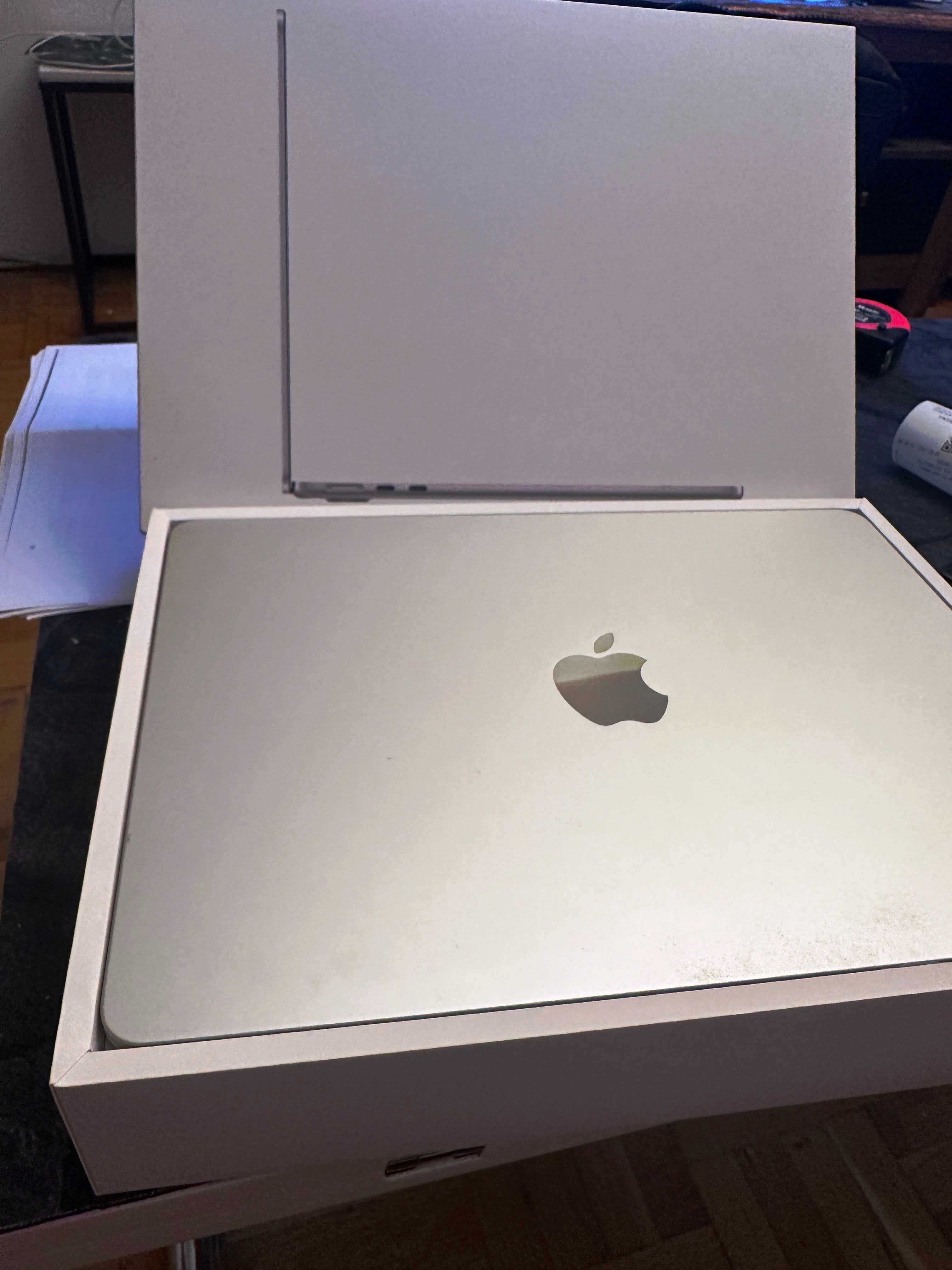 MacBook Air M2 512 GB SSD С лазерна кирилизация на клавиатурата.
