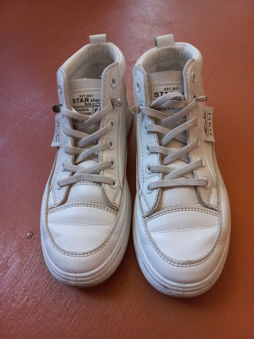 Спортивные кеды белые