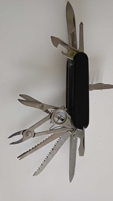 Briceag Multifunctional 17 in 1