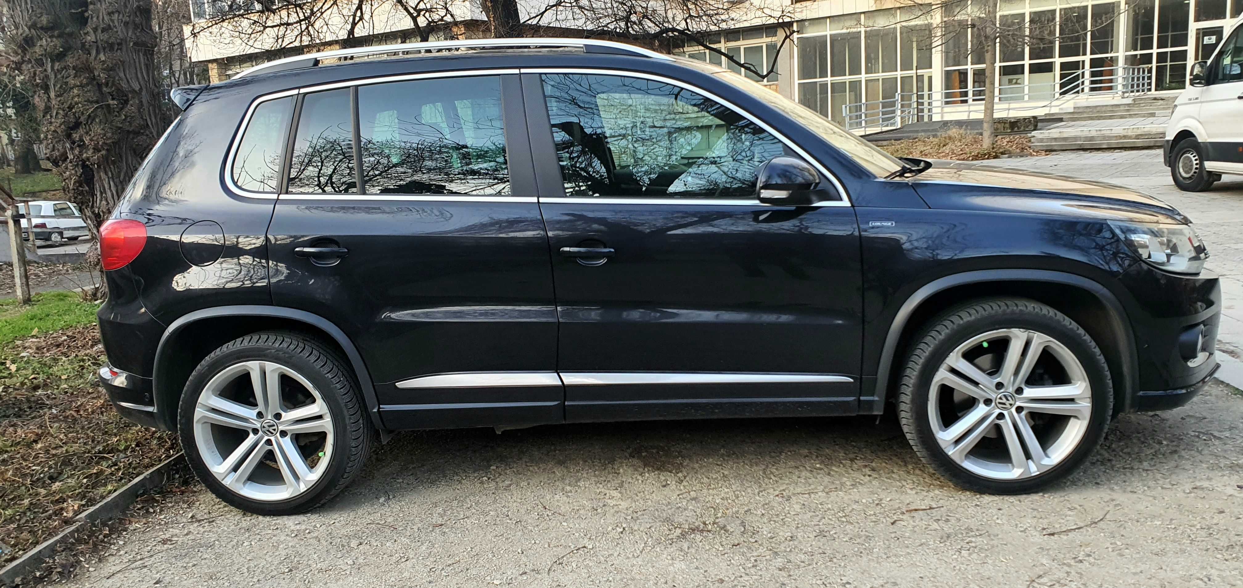 VW Tiguan R Line LOUNGE 2.0TDI. 184кс. DSG7-ст.4x4 /19”/Leather.