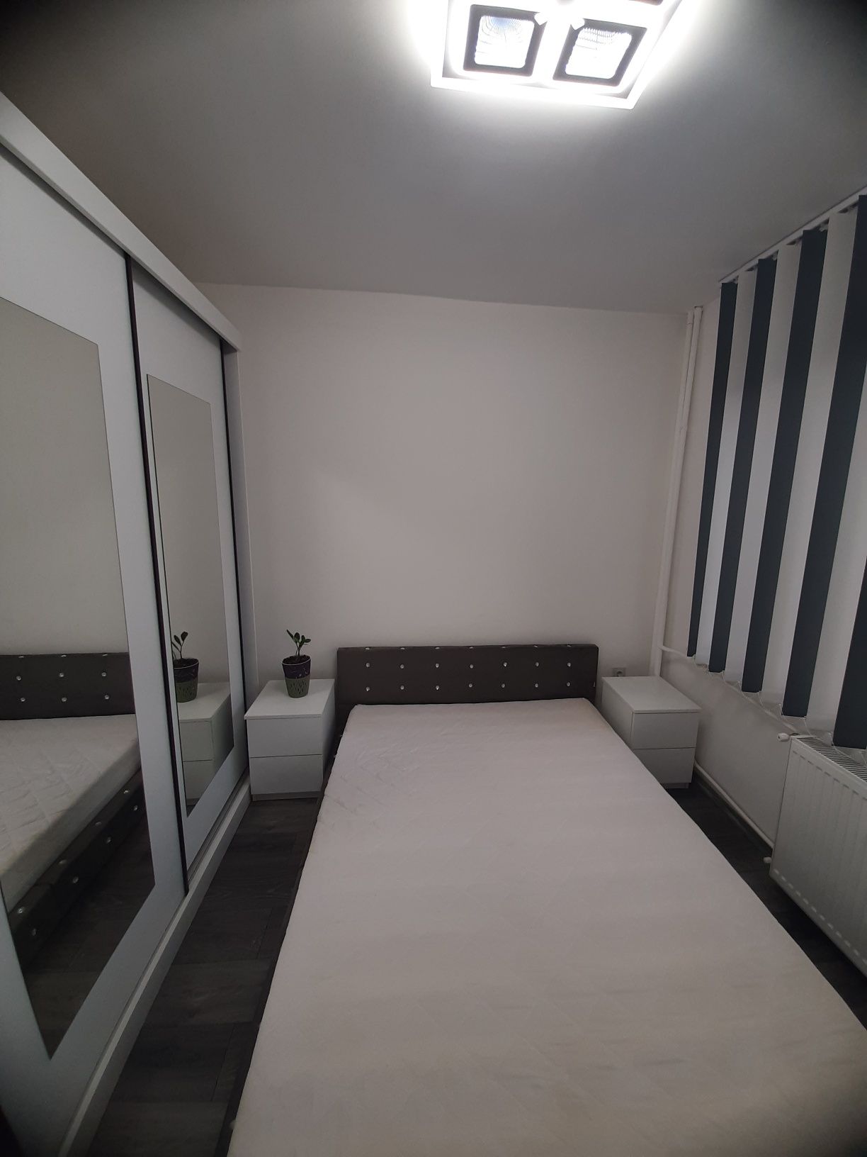 Inchiriez apartament cu 2 camere, zona Piata Rogerius