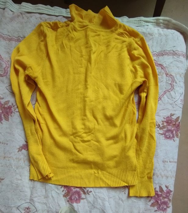 Сумка женская ,черного цвета + водолазка желтая в подарок