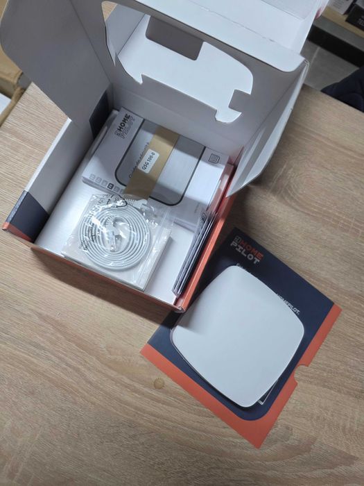 HOMEPILOT Cutie premium pentru casă conectată
