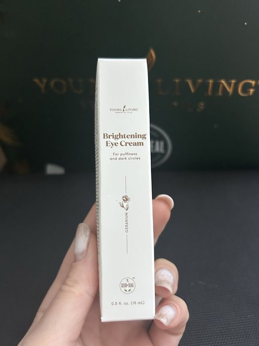 Brightening Eye Cream - crema pentru ochii
