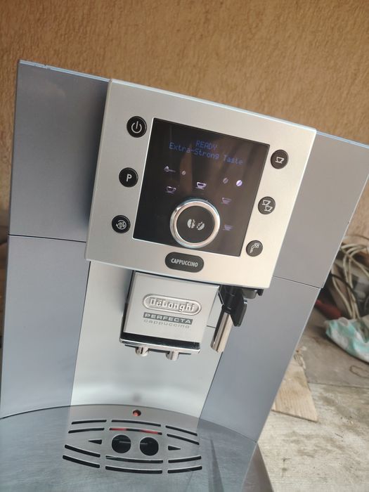 Vând aparat de cafea Delonghi Perfecta Cappuccino ESAM 5500