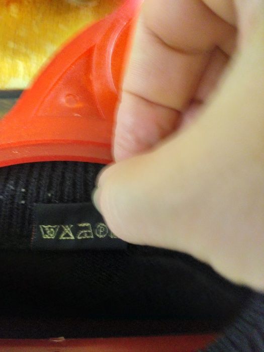 Продава мъжки пуловери на много изгодни цени