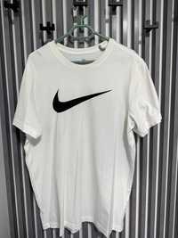 Tricou nike, marimea L