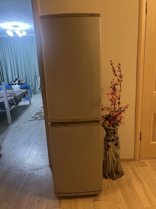 Отдам самовывоз рабочий холодильник