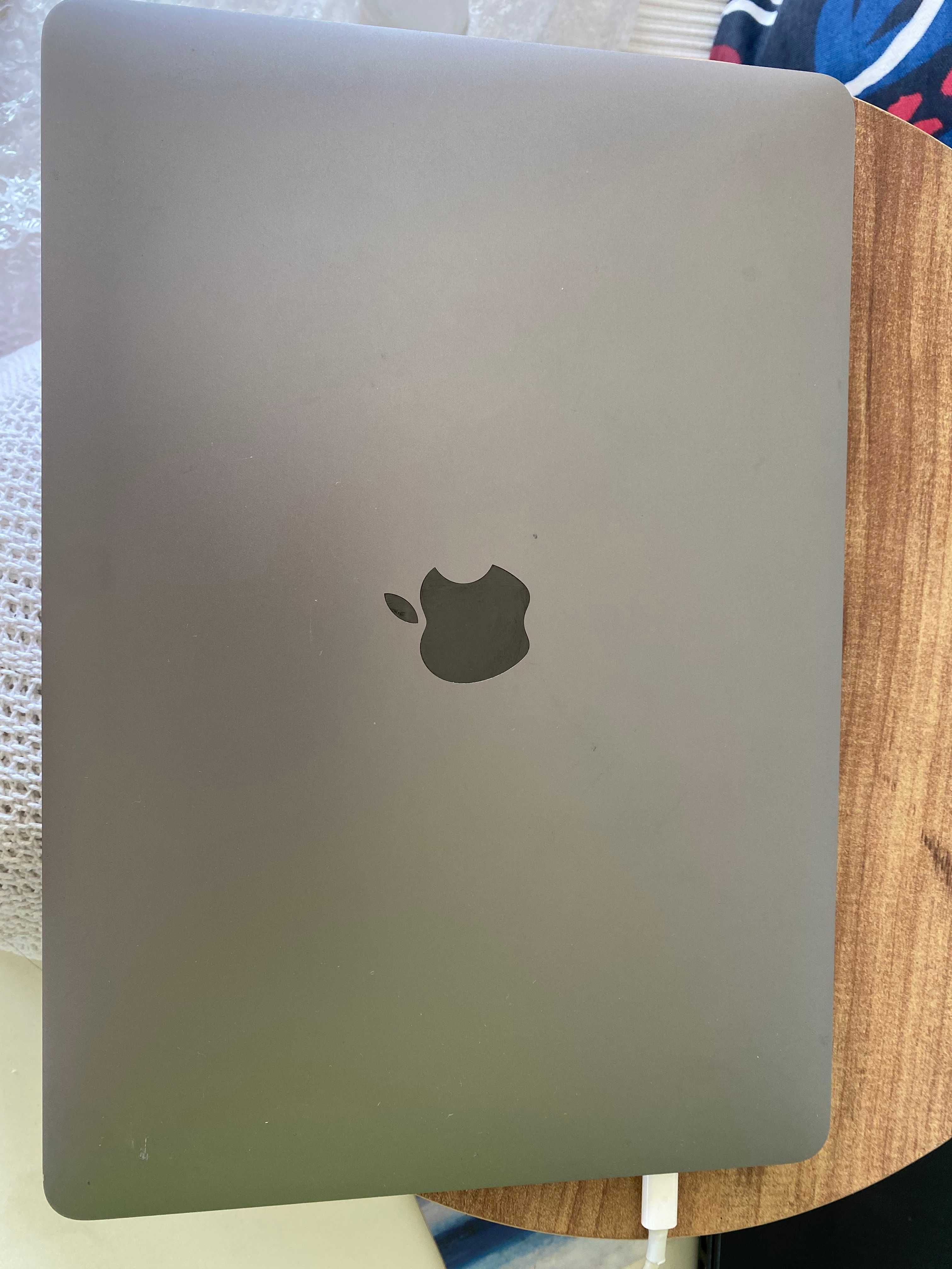 Apple Macbook Pro touchbar 2017, A1706, dual core intel core i5