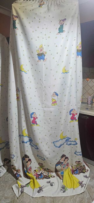 2Draperii albe cu model de prințesa!latimea 1  metru ,inaltimea275