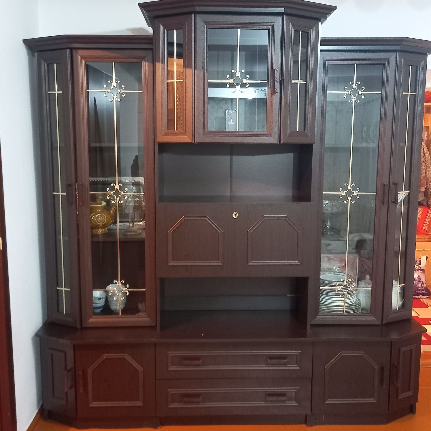 Продам стенку в отличном состоянии.