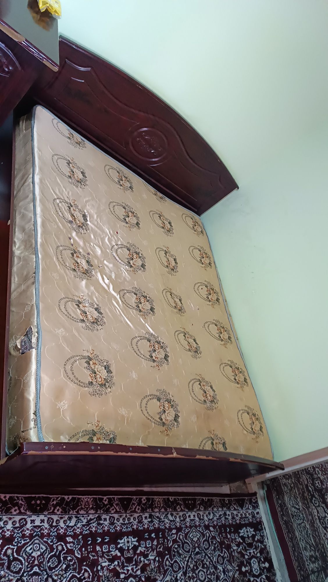 Spalniy divan sotiladigan