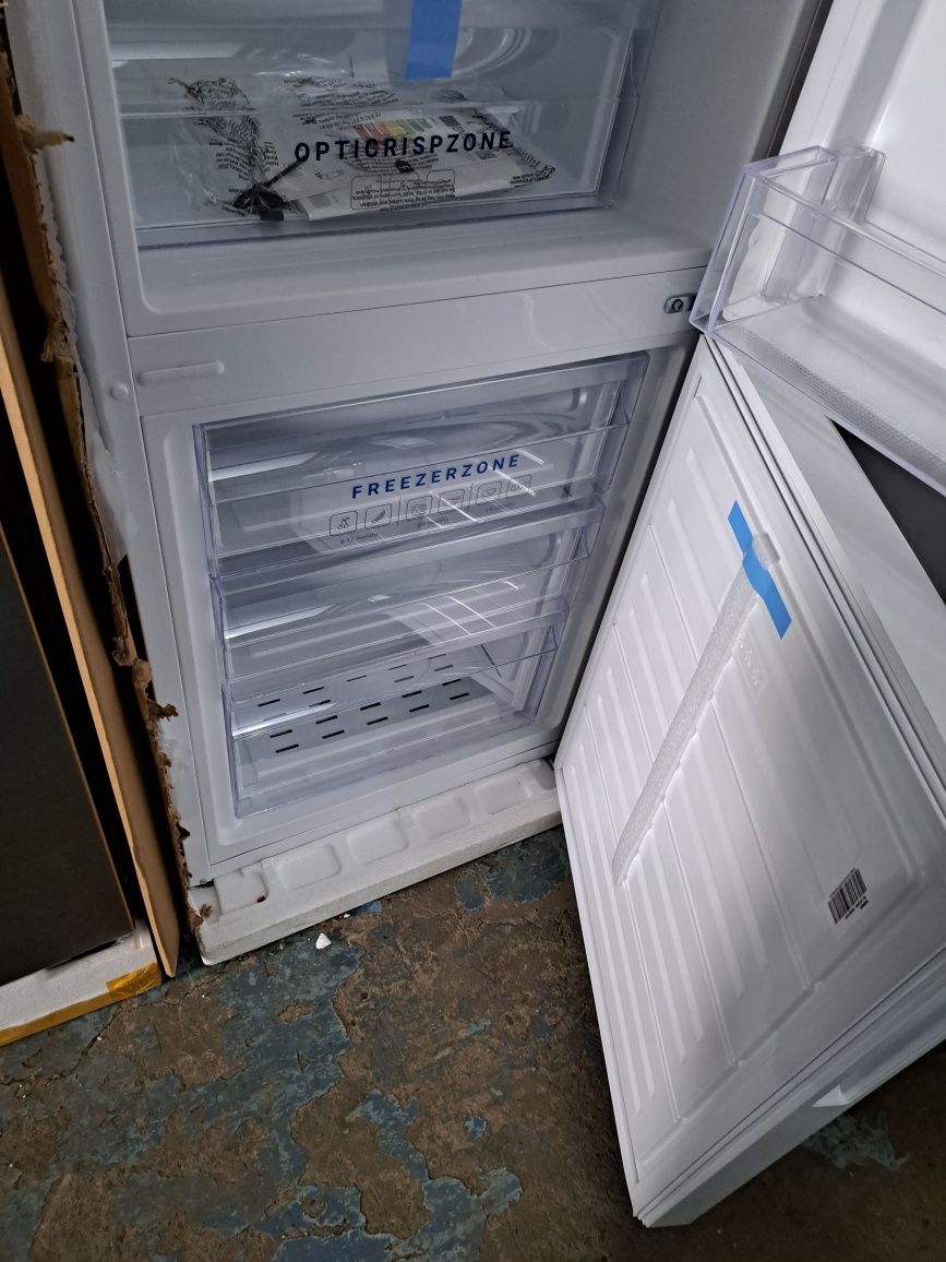 Нов хладилник с фризер Daewoo 268 литра