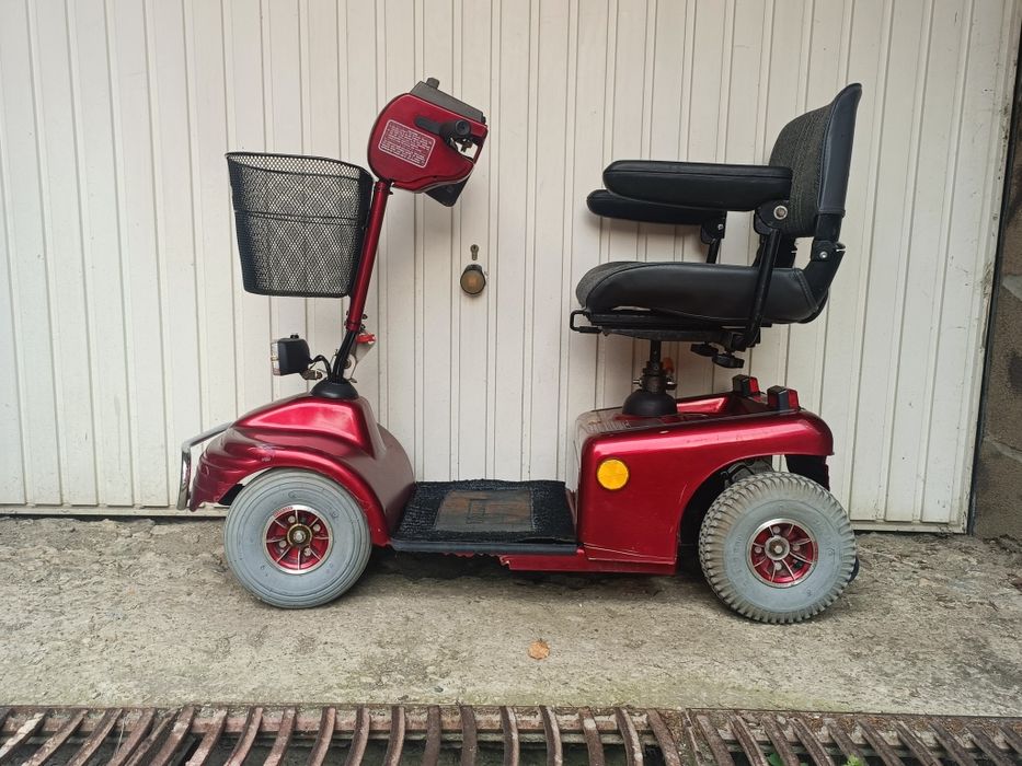 Carucior scuter carut scaun tricicleta handicap electric dizabilitati